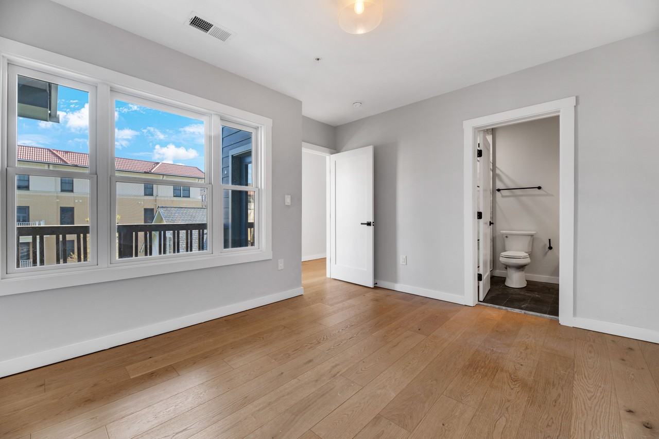 6914 Willow St Nw #7 - Photo 6 of 14