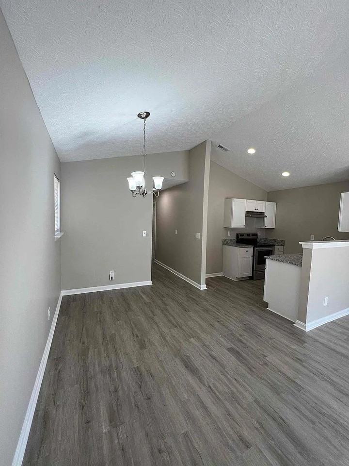 2536 W Burnett Ave #NA - Photo 2 of 6