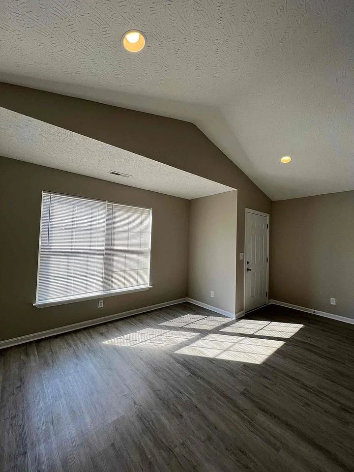 2536 W Burnett Ave #NA - Photo 3 of 6