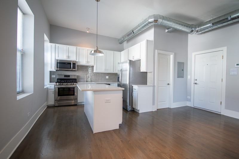 1044 W 18th St #3F - Photo 2 of 8