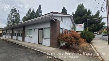 featured image of 820 Ne 7th St #1