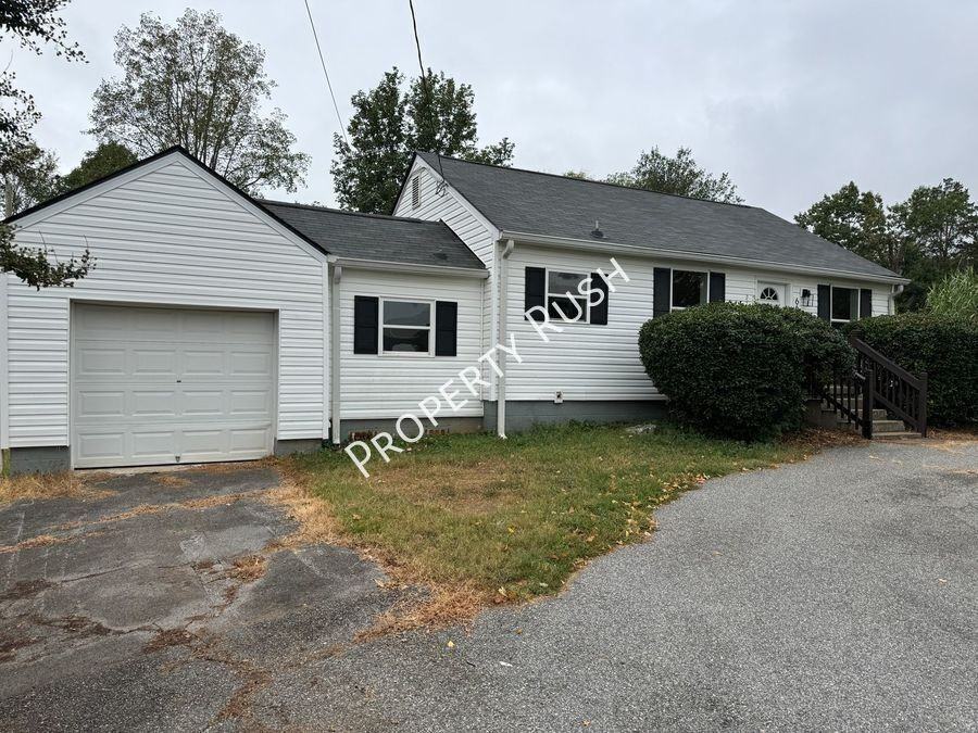 6618 Shallowford Rd - Photo 2 of 34