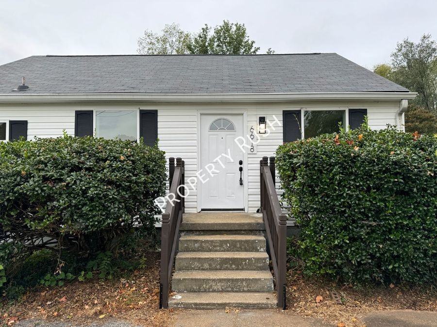 6618 Shallowford Rd - Photo 4 of 34