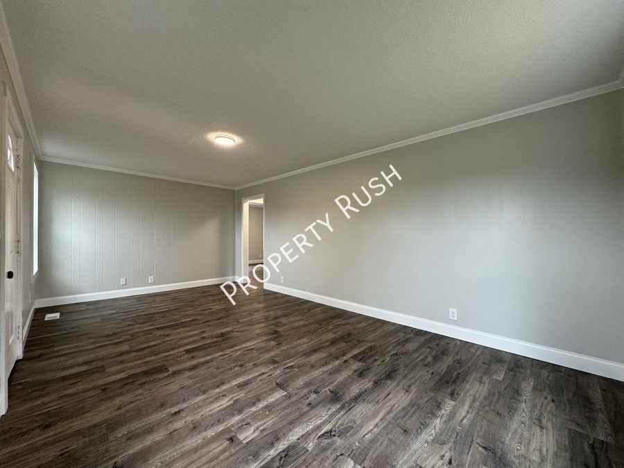 6618 Shallowford Rd - Photo 6 of 34