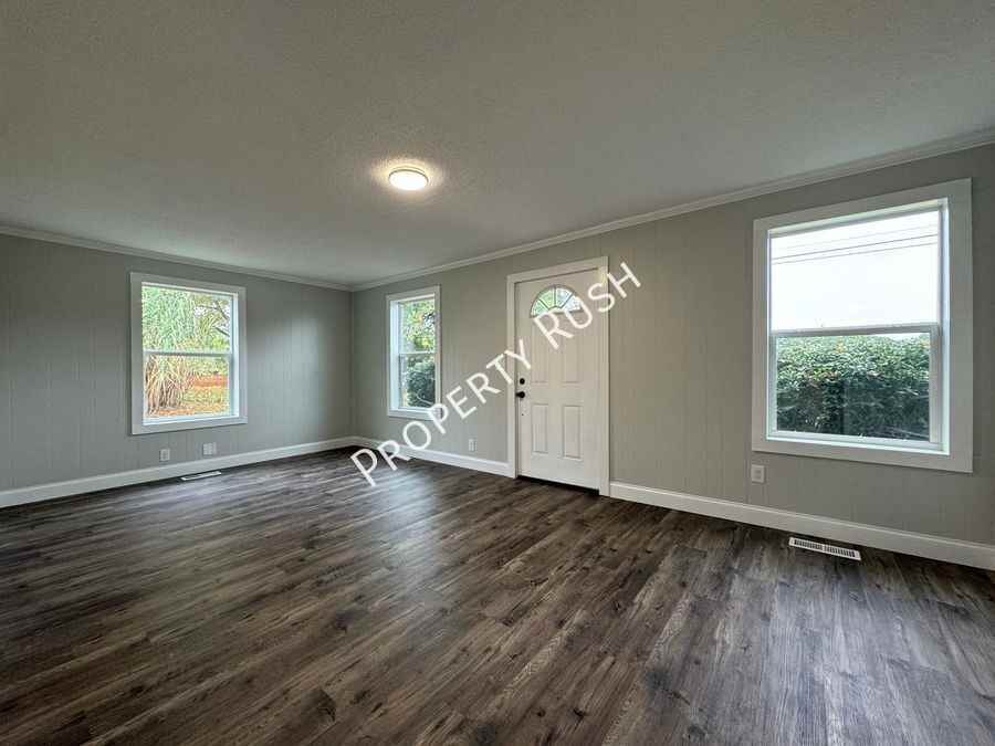 6618 Shallowford Rd - Photo 7 of 34