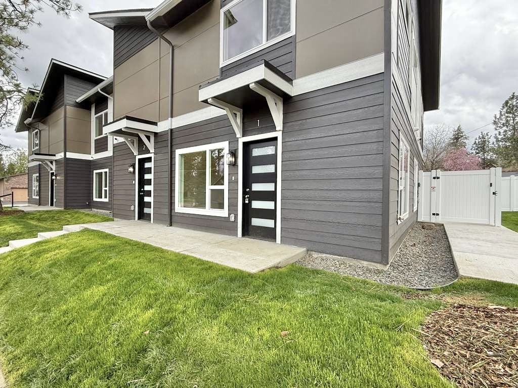 3925 E 32nd Ave #1 - Photo 3 of 13