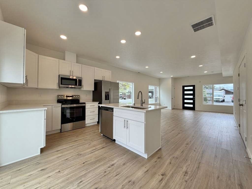 3925 E 32nd Ave #1 - Photo 7 of 13