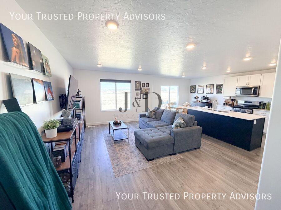 1192 W Hidden Spring Dr - Photo 2 of 25