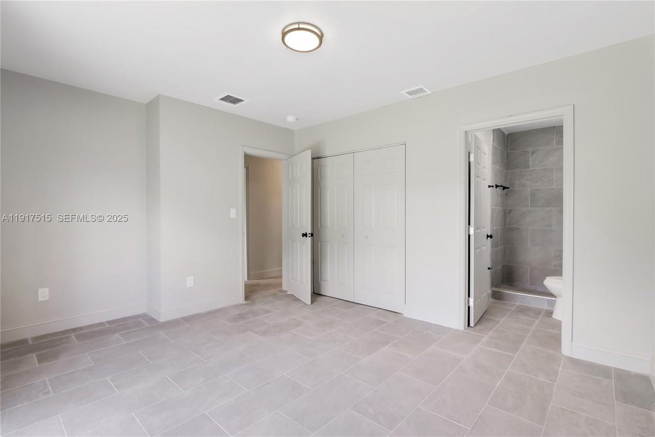 981 Northwest 4th Avenue - Photo 3 of 12