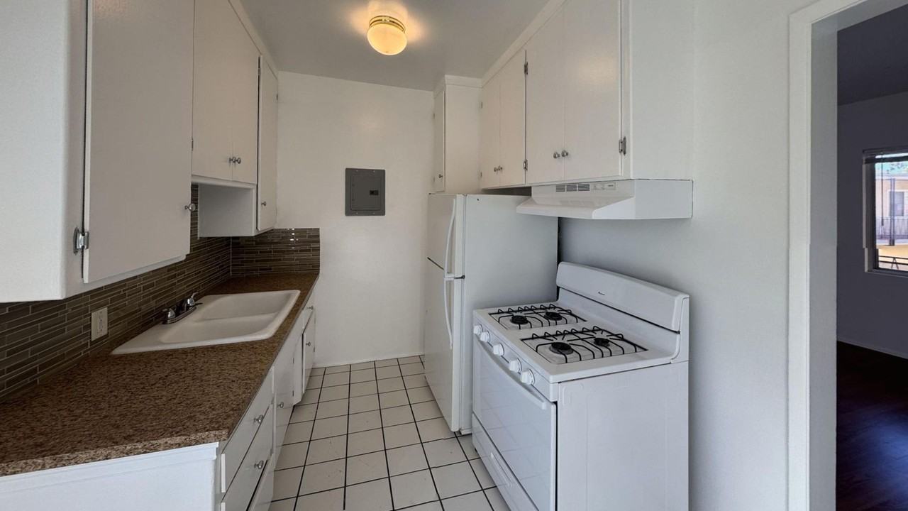 1731 Pico Blvd #26 - Photo 3 of 10