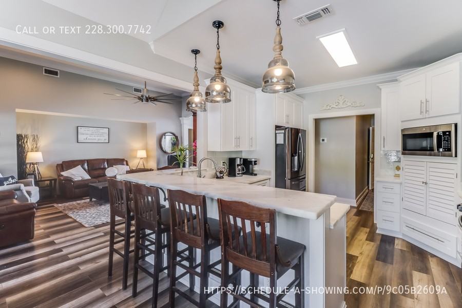 1713 Shelby Ln - Photo 7 of 31