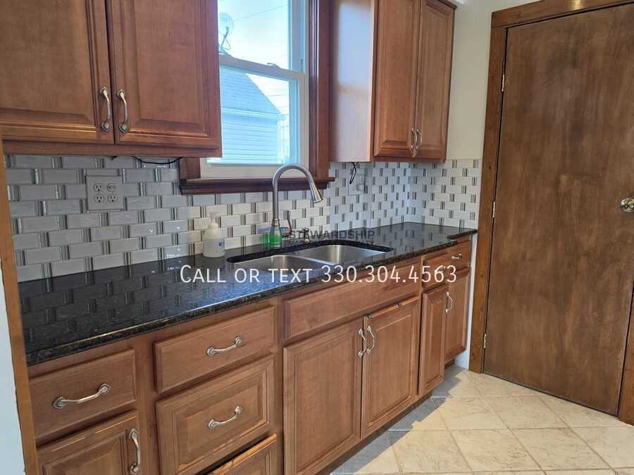 1717 Bedford Ave Sw - Photo 2 of 28