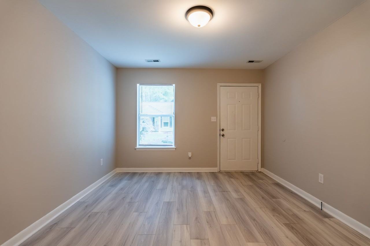 612 Hilltop Dr - Photo 4 of 50