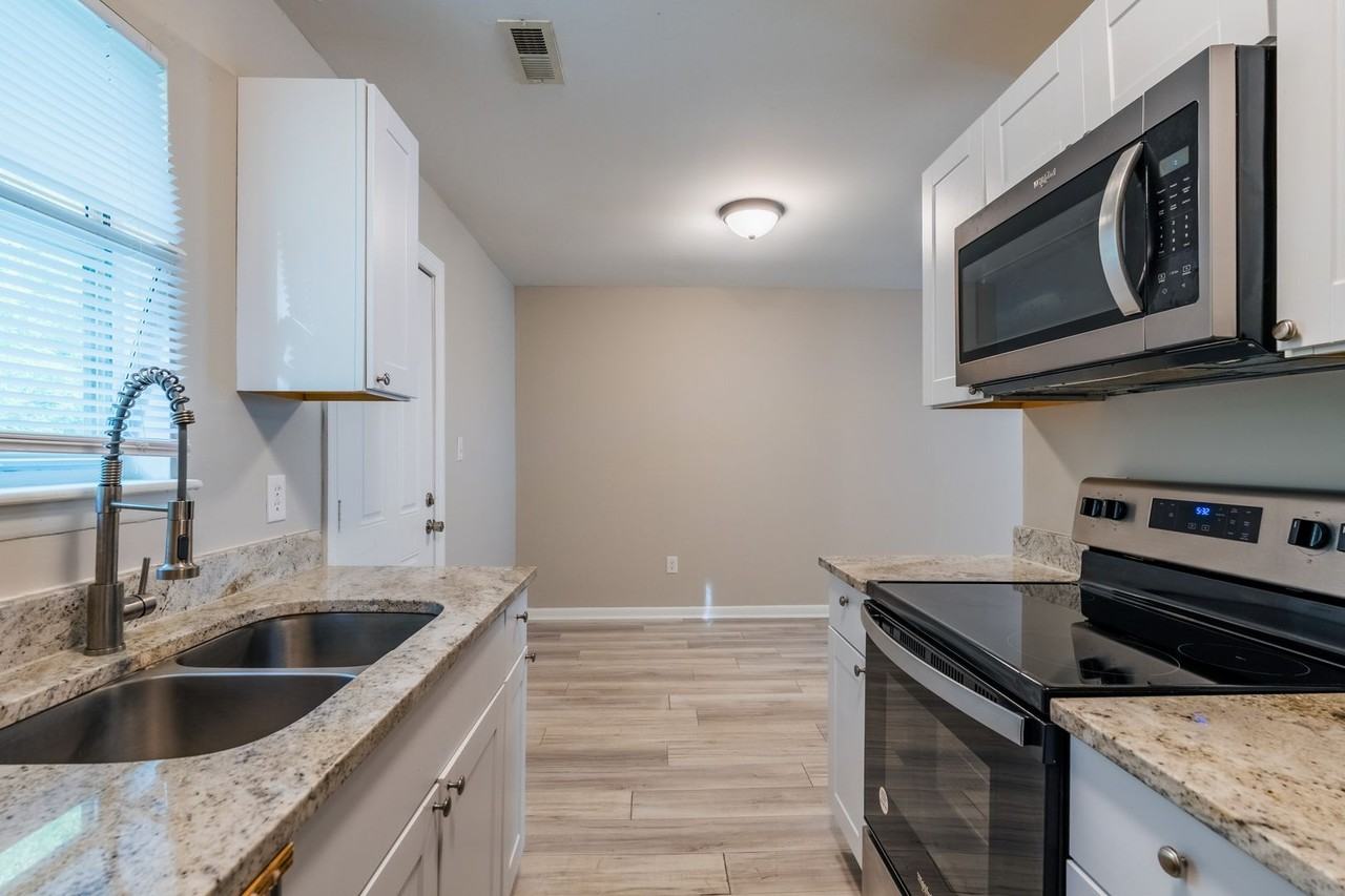 612 Hilltop Dr - Photo 7 of 50