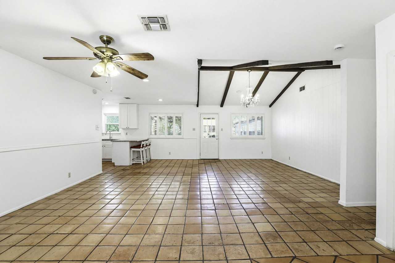 6118 Forest View St #1 - Photo 5 of 17