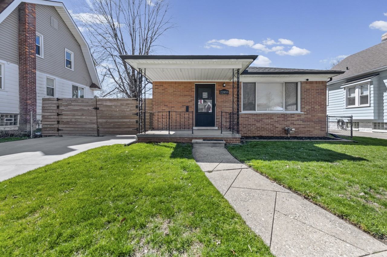 22055 Elmwood Ave - Photo 3 of 30