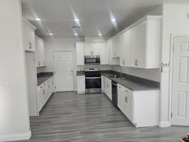 featured image of 572 N Teakwood Ave ## U1