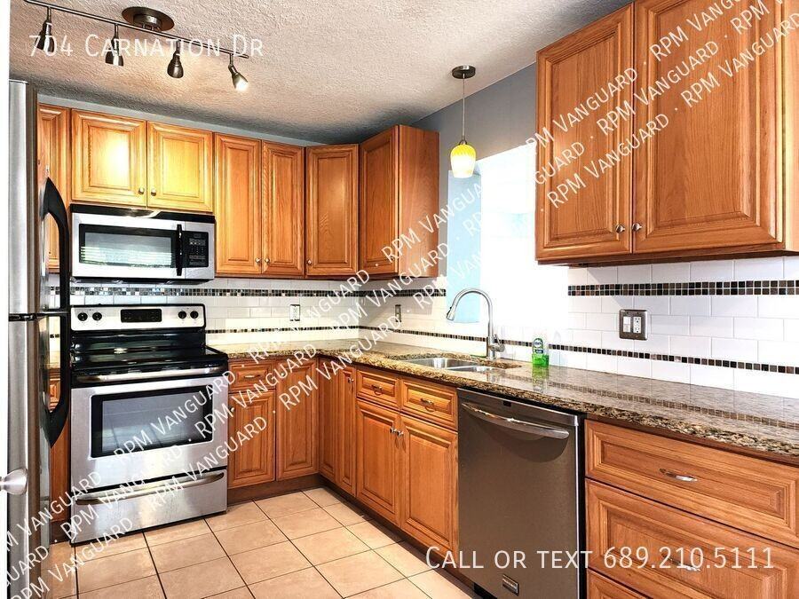 704 Carnation Dr - Photo 6 of 15