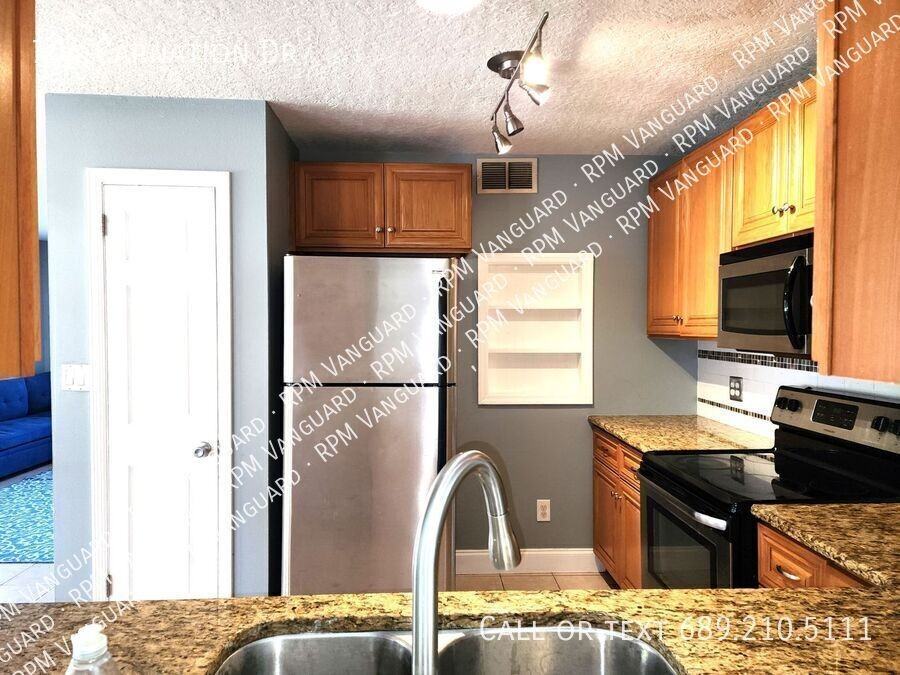 704 Carnation Dr - Photo 7 of 15