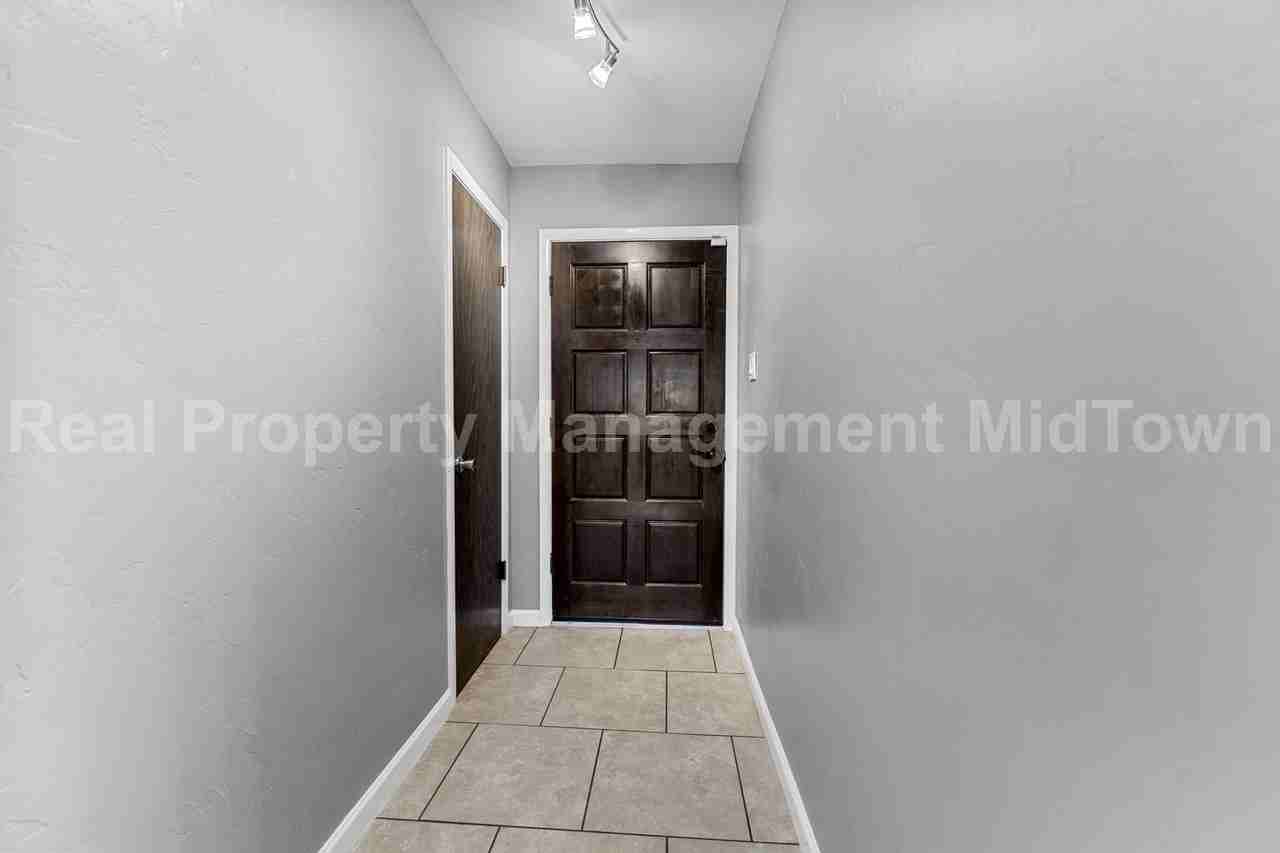2907 Ashbury Dr - Photo 2 of 23