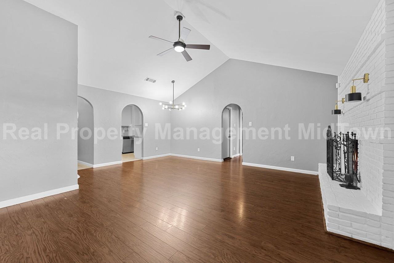 2907 Ashbury Dr - Photo 4 of 23