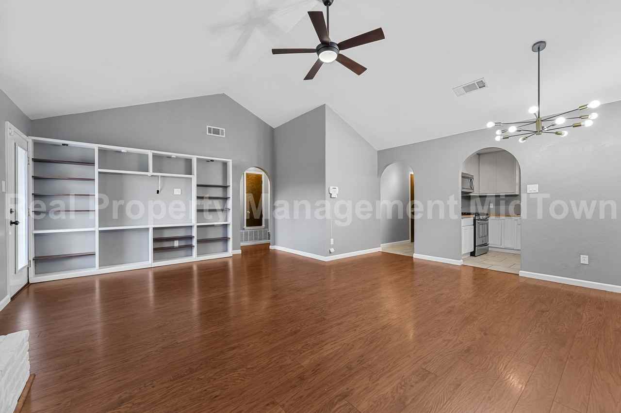 2907 Ashbury Dr - Photo 5 of 23