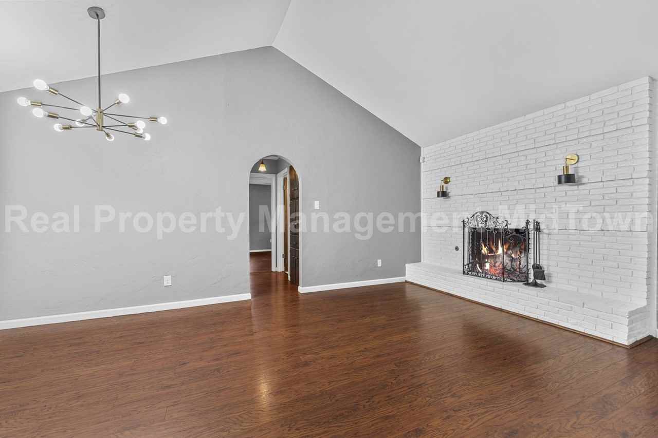 2907 Ashbury Dr - Photo 6 of 23