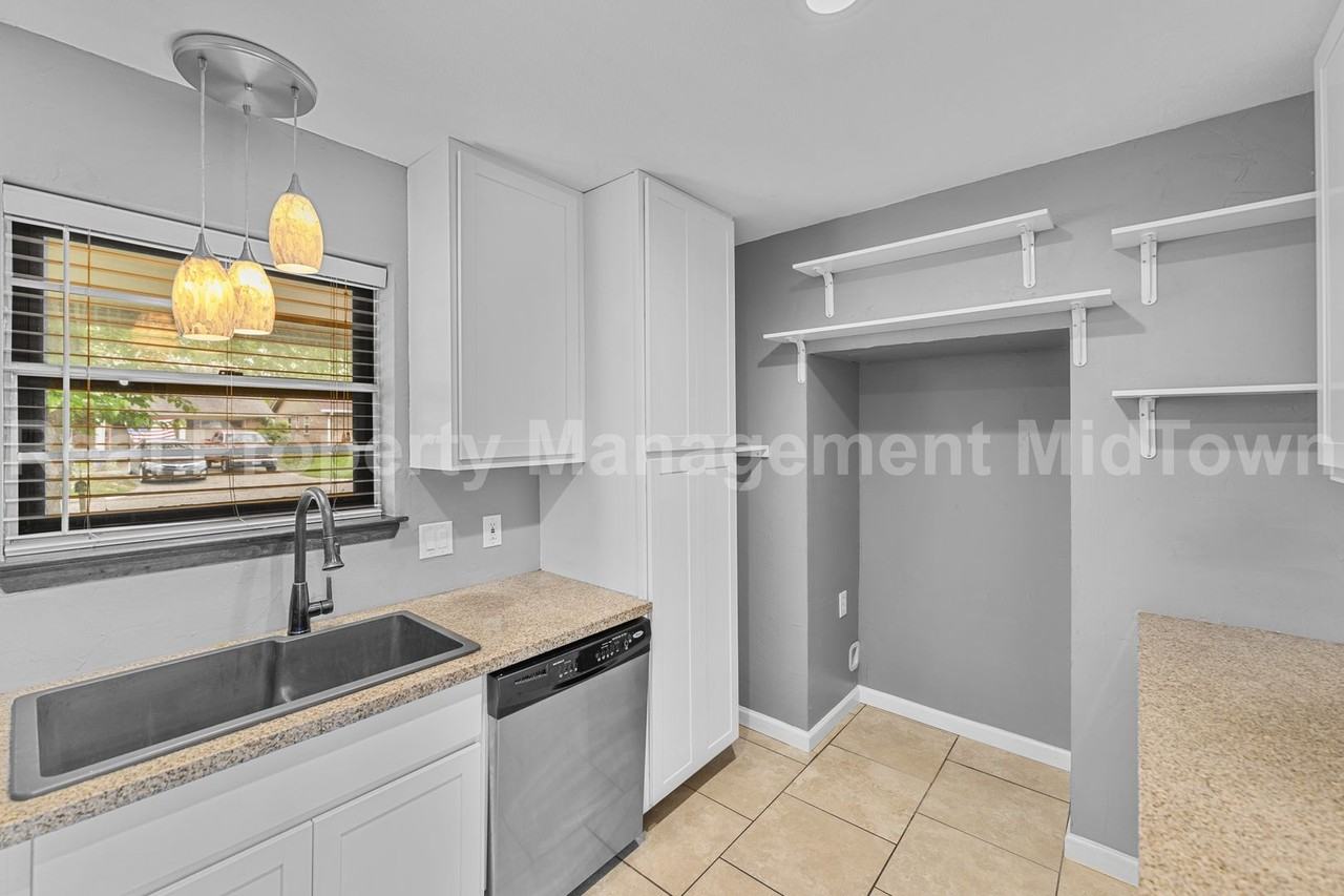 2907 Ashbury Dr - Photo 7 of 23