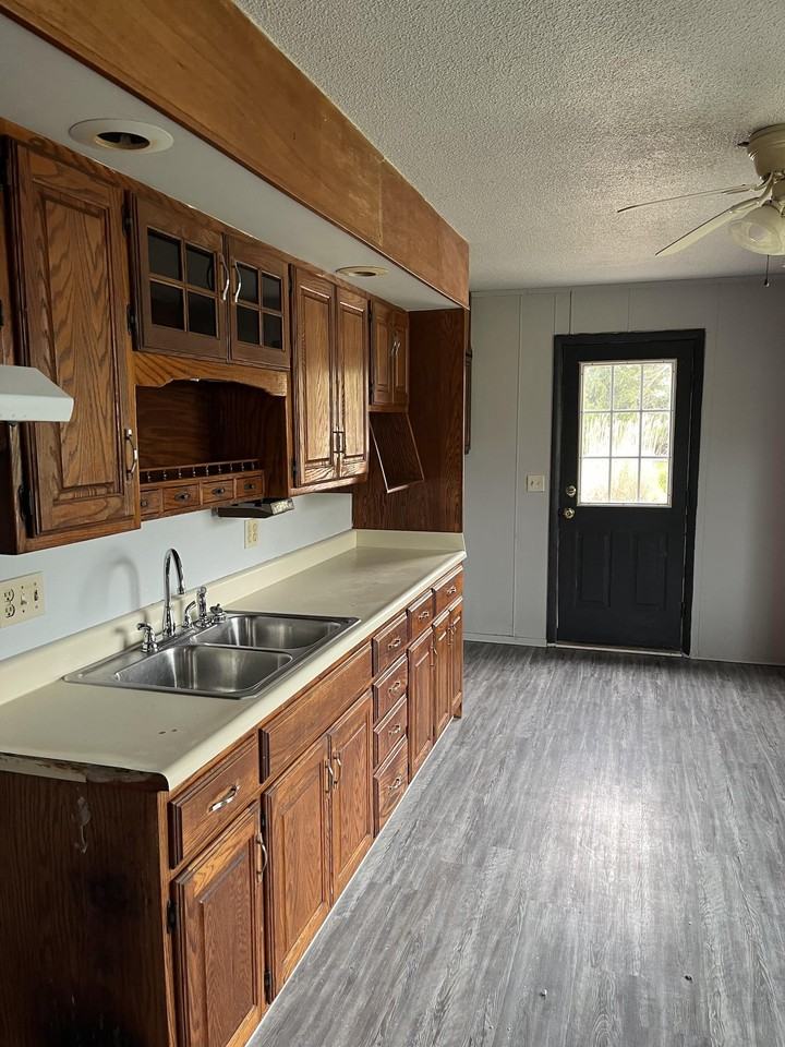 1306 Cleveland Ave - Photo 2 of 18