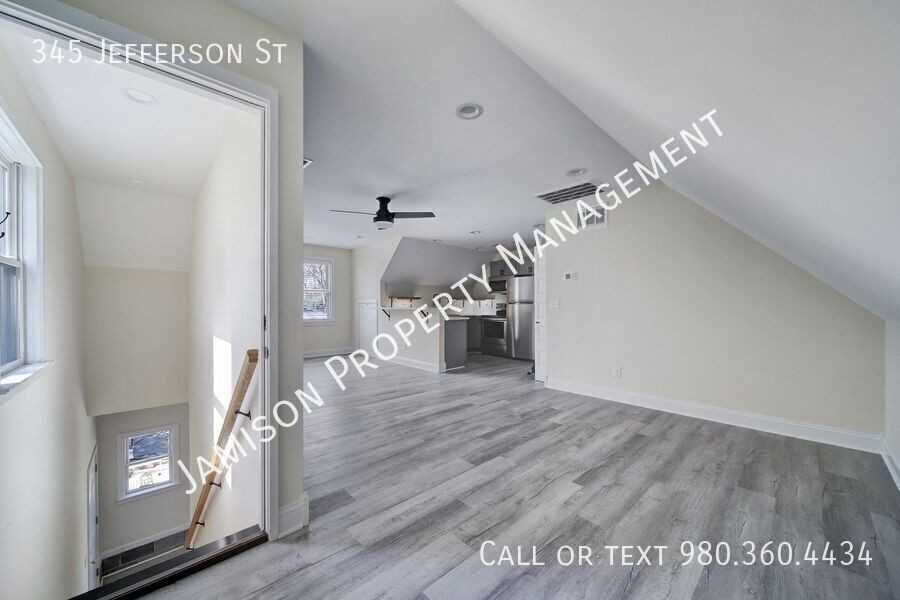 345 Jefferson St - Photo 2 of 21