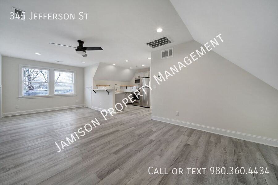 345 Jefferson St - Photo 3 of 21