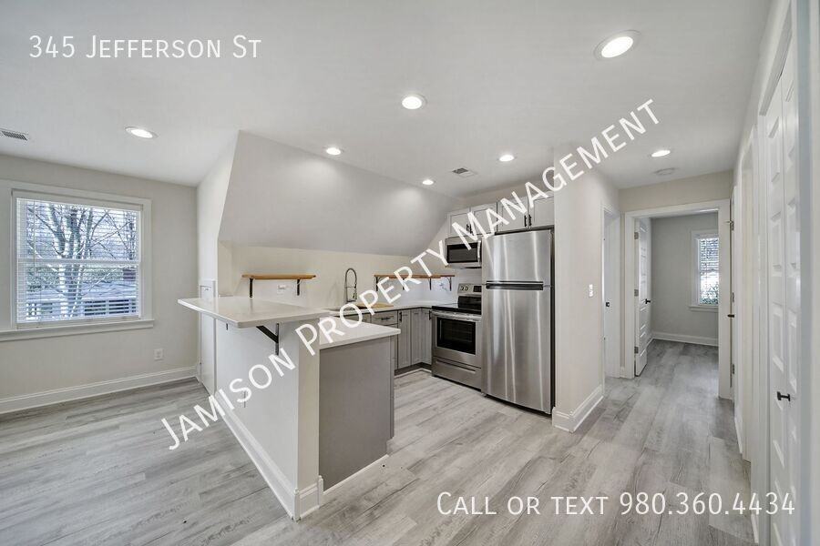 345 Jefferson St - Photo 4 of 21