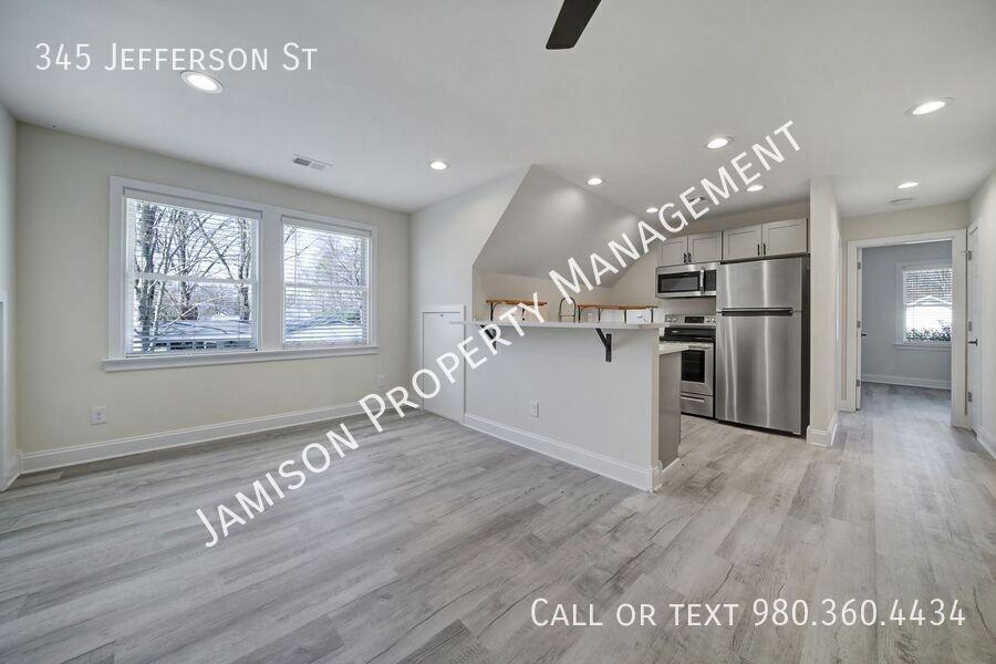 345 Jefferson St - Photo 5 of 21