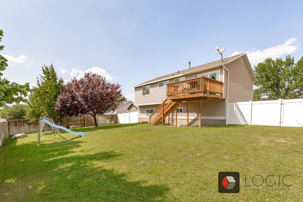 835 W 2400 N - Photo 3 of 19