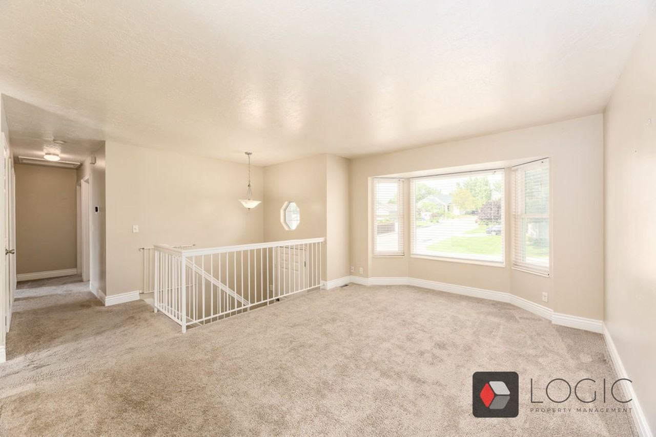 835 W 2400 N - Photo 4 of 19