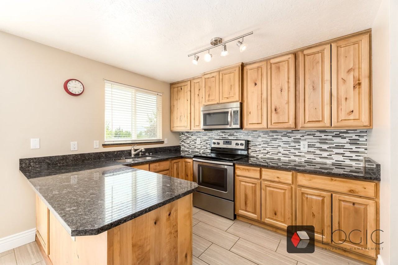 835 W 2400 N - Photo 6 of 19