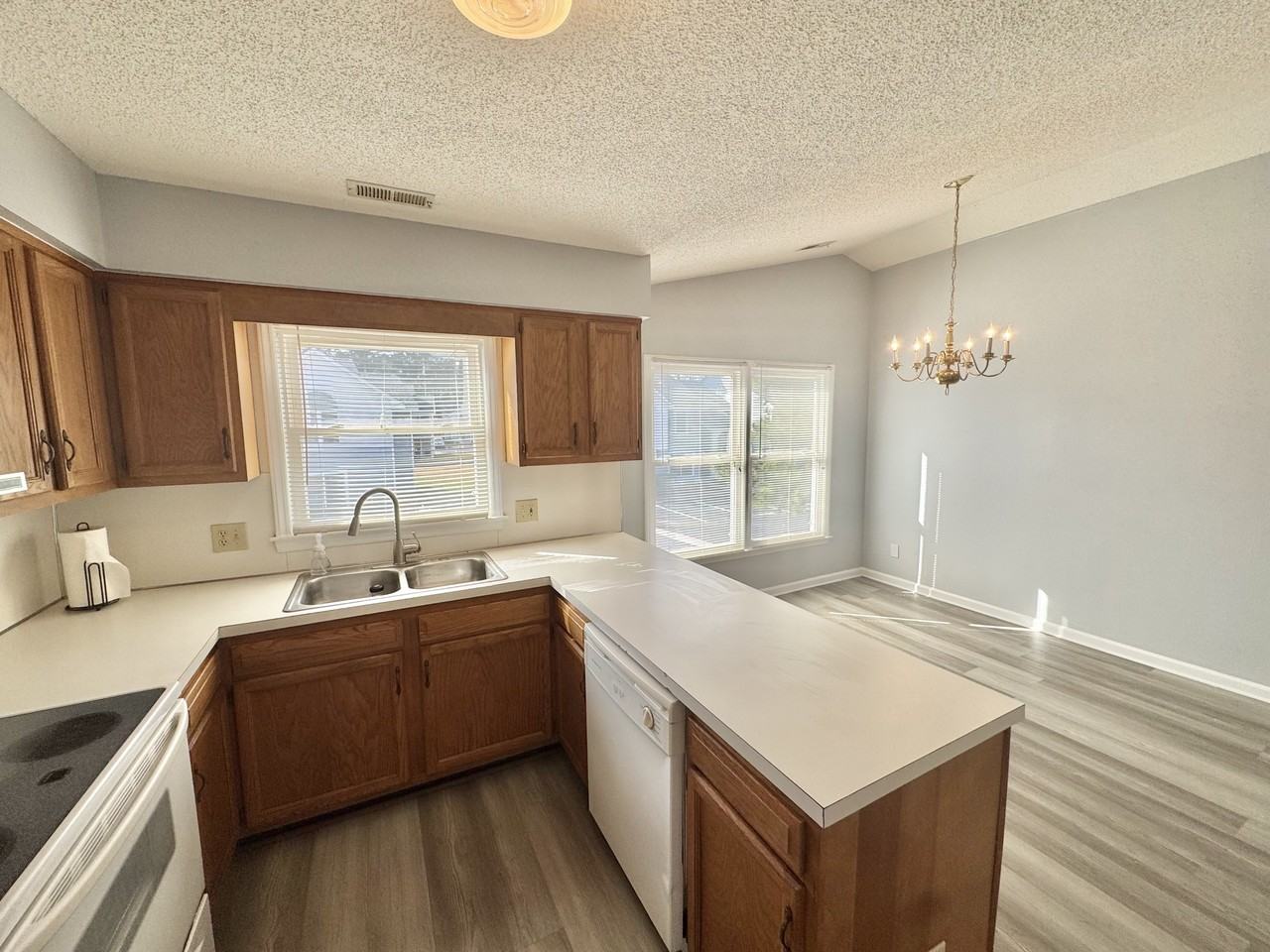 114 W Victoria Ct Apt D #D - Photo 5 of 14