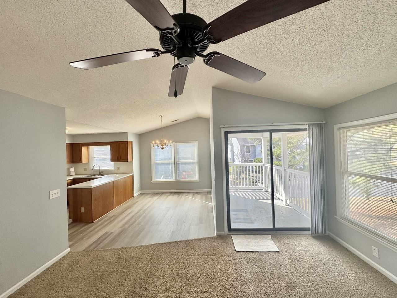 114 W Victoria Ct Apt D #D - Photo 6 of 14