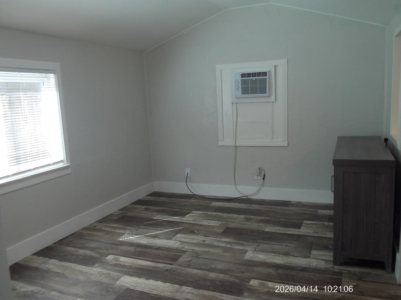 927 Virginia Street - 927 1/2 Virginia Street - Photo 2 of 7