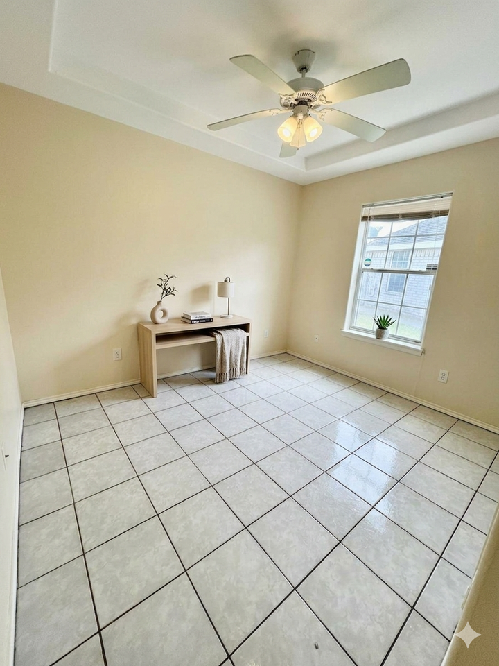 604 S Logan Dr #1 - Photo 5 of 10