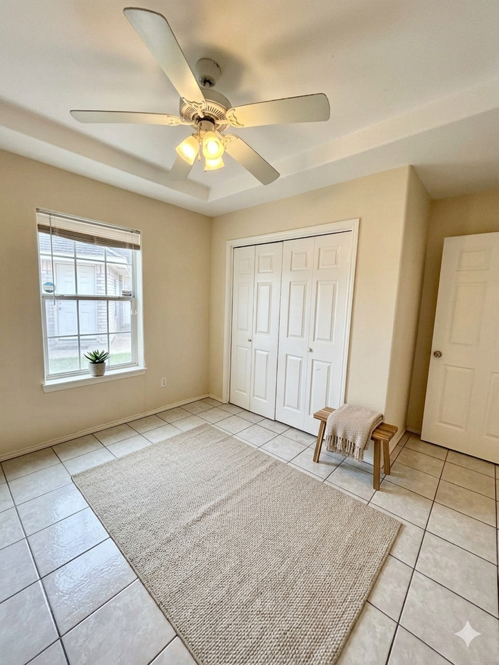 604 S Logan Dr #1 - Photo 6 of 10