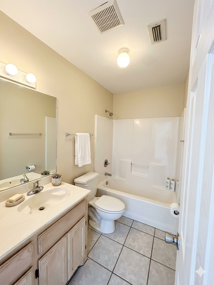 604 S Logan Dr #1 - Photo 7 of 10