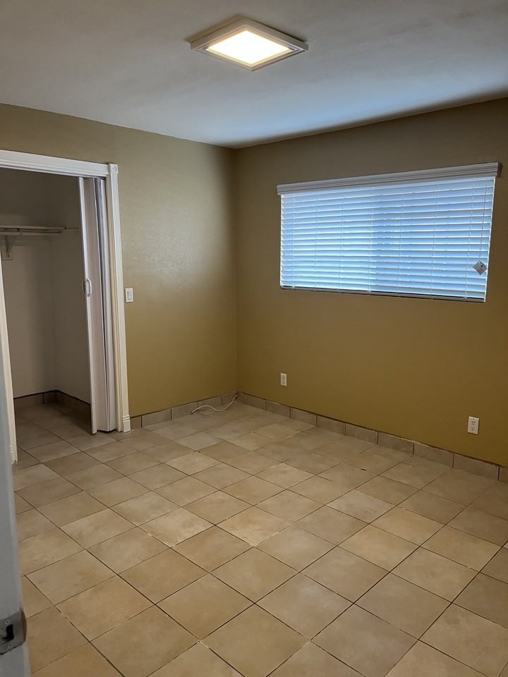 965 Latham St #NA - Photo 3 of 10