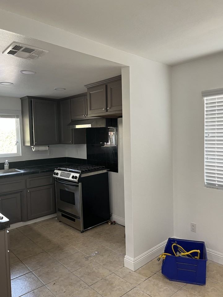 965 Latham St #NA - Photo 4 of 10