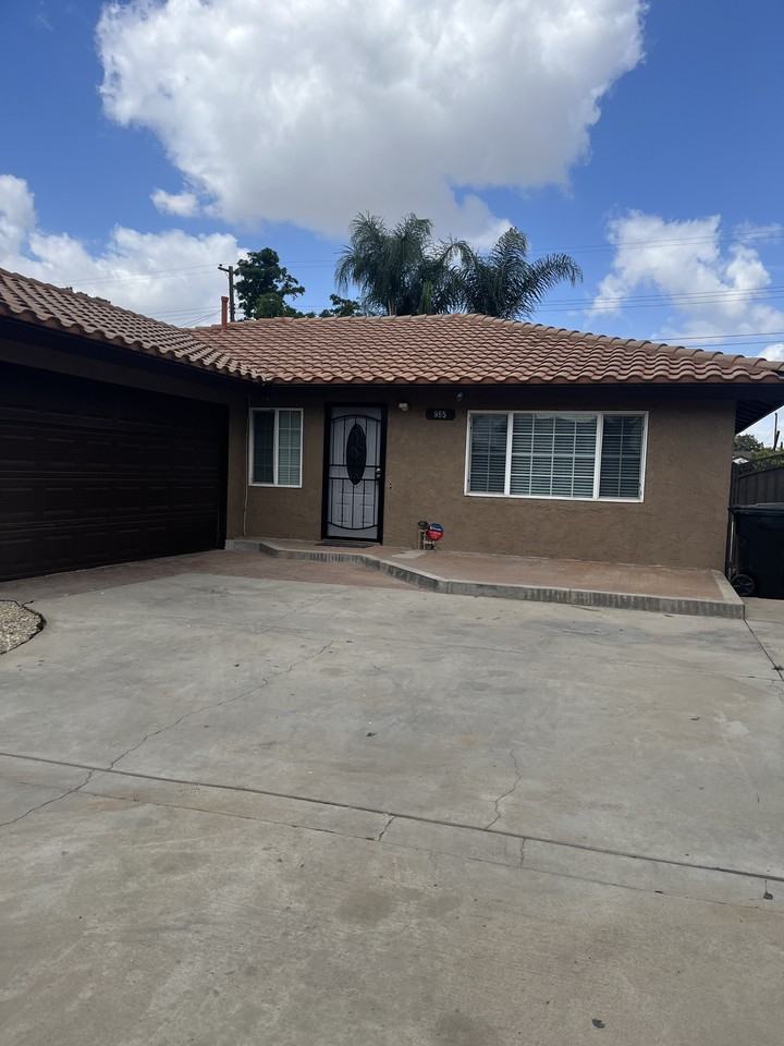 965 Latham St #NA - Photo 5 of 10