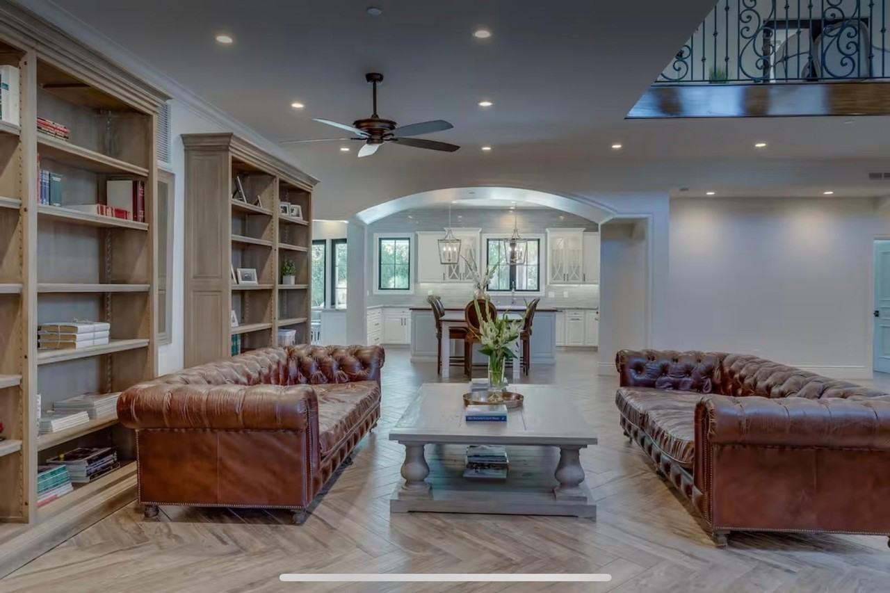 9323 N 69th St - Photo 3 of 47