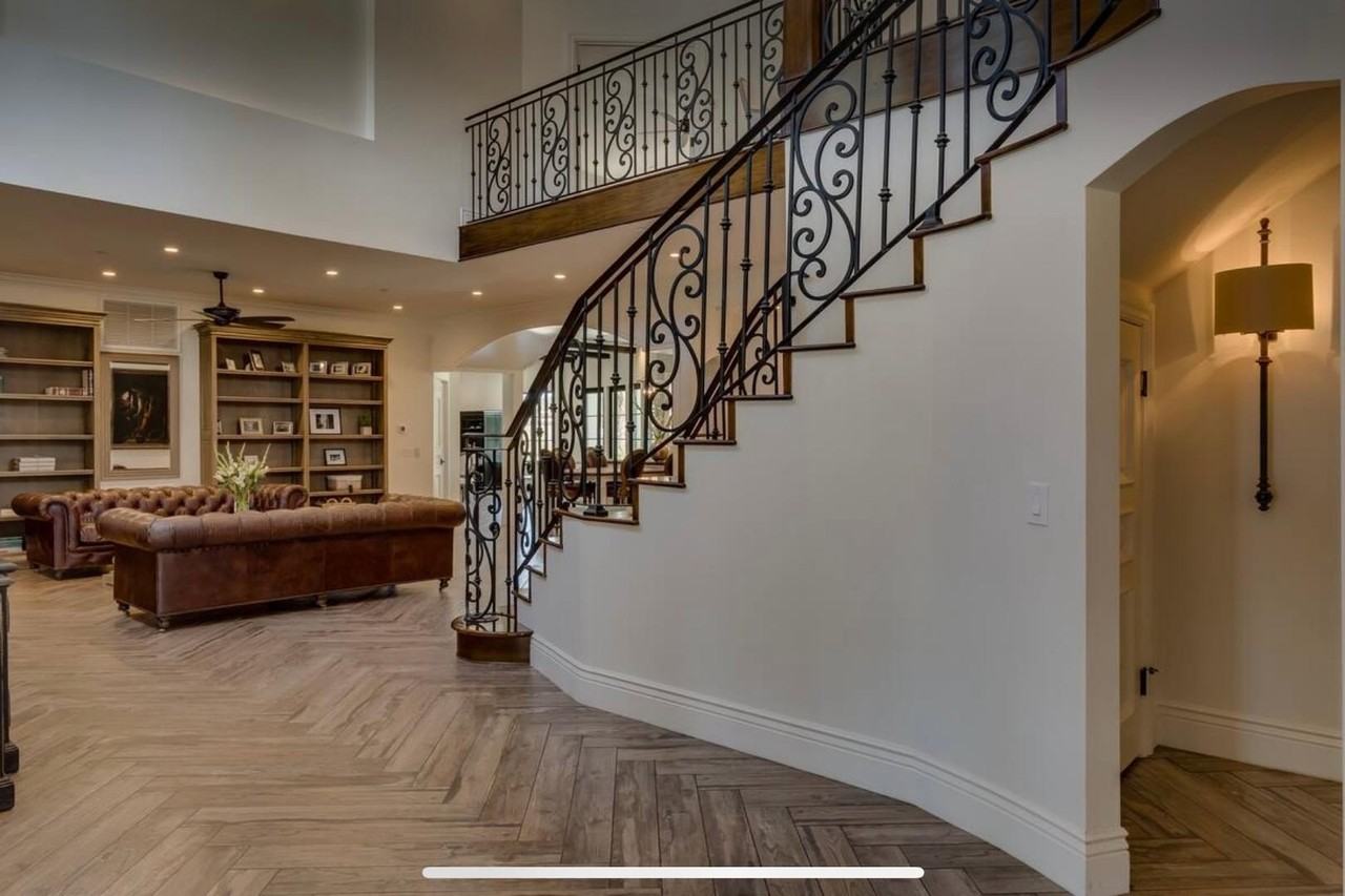 9323 N 69th St - Photo 4 of 47