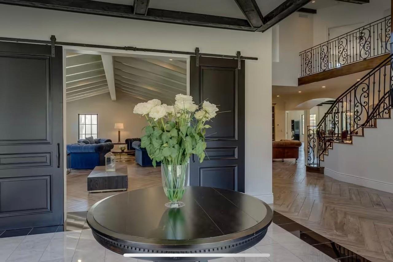 9323 N 69th St - Photo 5 of 47