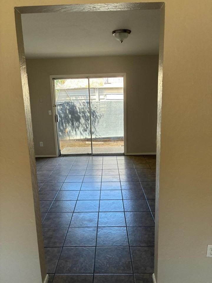 10641 N 15th Ave #B - Photo 2 of 11