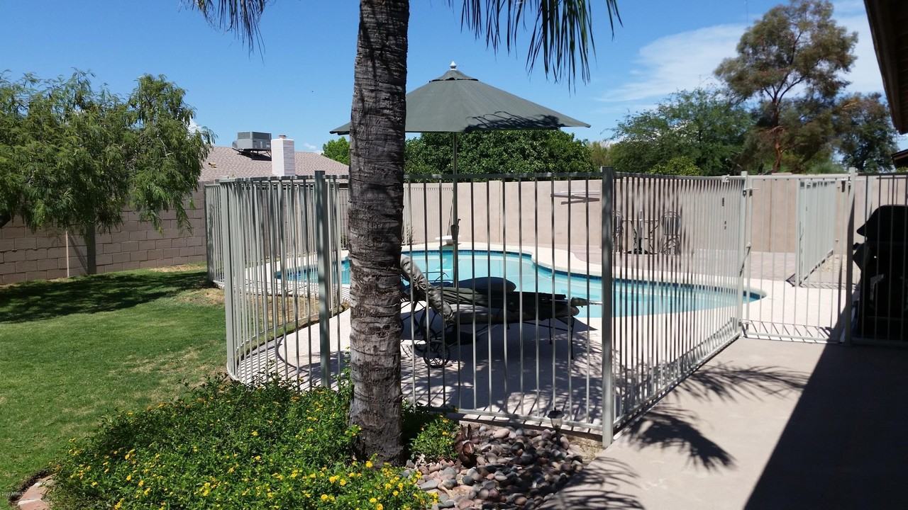 2614 E Sahuaro Dr - Photo 2 of 26